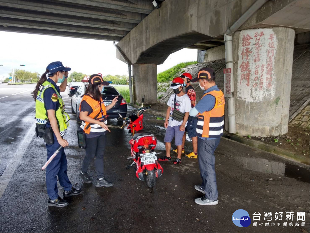 微型電動二輪車新法上路，警方將加強宣導及取締/警方提供