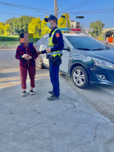 斗南警協助迷途八旬婦返家/警方提供