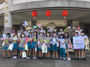 龍峰國小參加石岡國中職探中心課程。