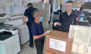 退休翁險遭假檢警詐騙，員警及時拆穿技倆阻詐／警方提供