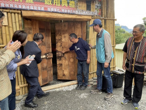 貴賓進行開屋揭牌