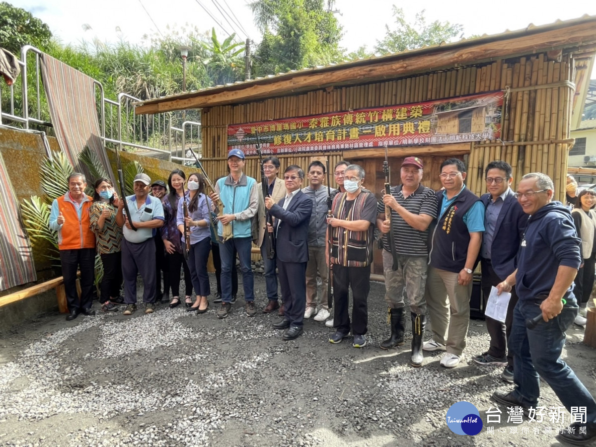 大合照(左7為東勢處陳副處長啟榮；右1為博屋瑪國小校長比另．亞布)。