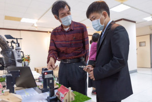 修平專題製作。林重鎣