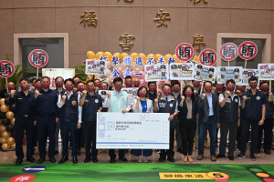 嘉義市政府警察局局長王文澤邀請嘉義地檢署檢察長張曉雯、嘉義市調站主任吳榮修及內政部移民署南區事務大隊嘉義市專勤隊隊長張添童與會，共同宣誓反賄決心／陳致愷攝影