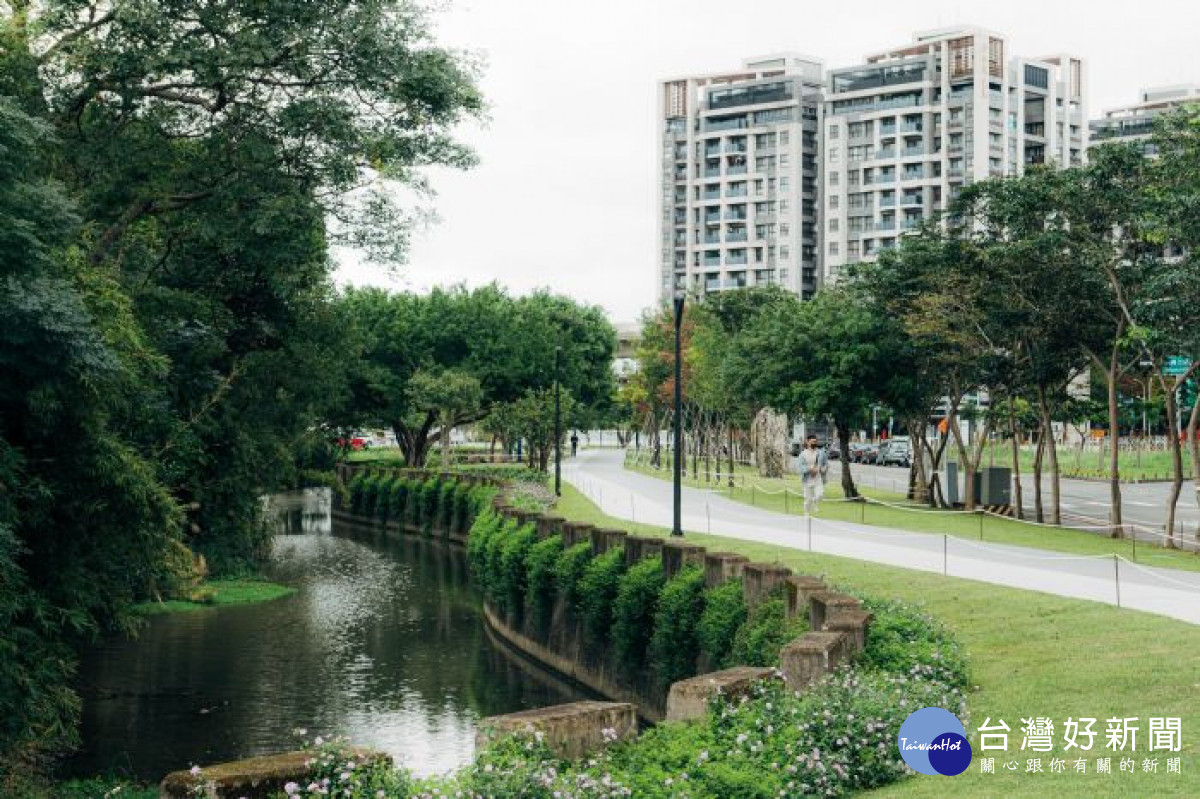 溪濱公園整體空間以「九曲漫遊綠廊」概念進行規劃。