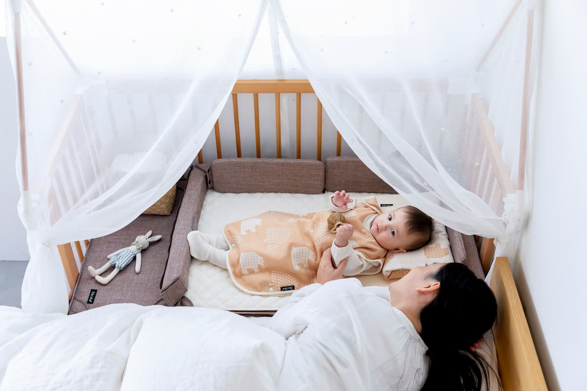 日本設計、材質安心，職人精神打造每個寶貝的第一張床。