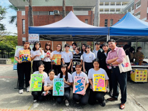 【幼來作繪玩】以繪本延伸創作立體教具，讓幼兒認識台灣特色景點，頗具特色。(圖/朝陽科技大學)