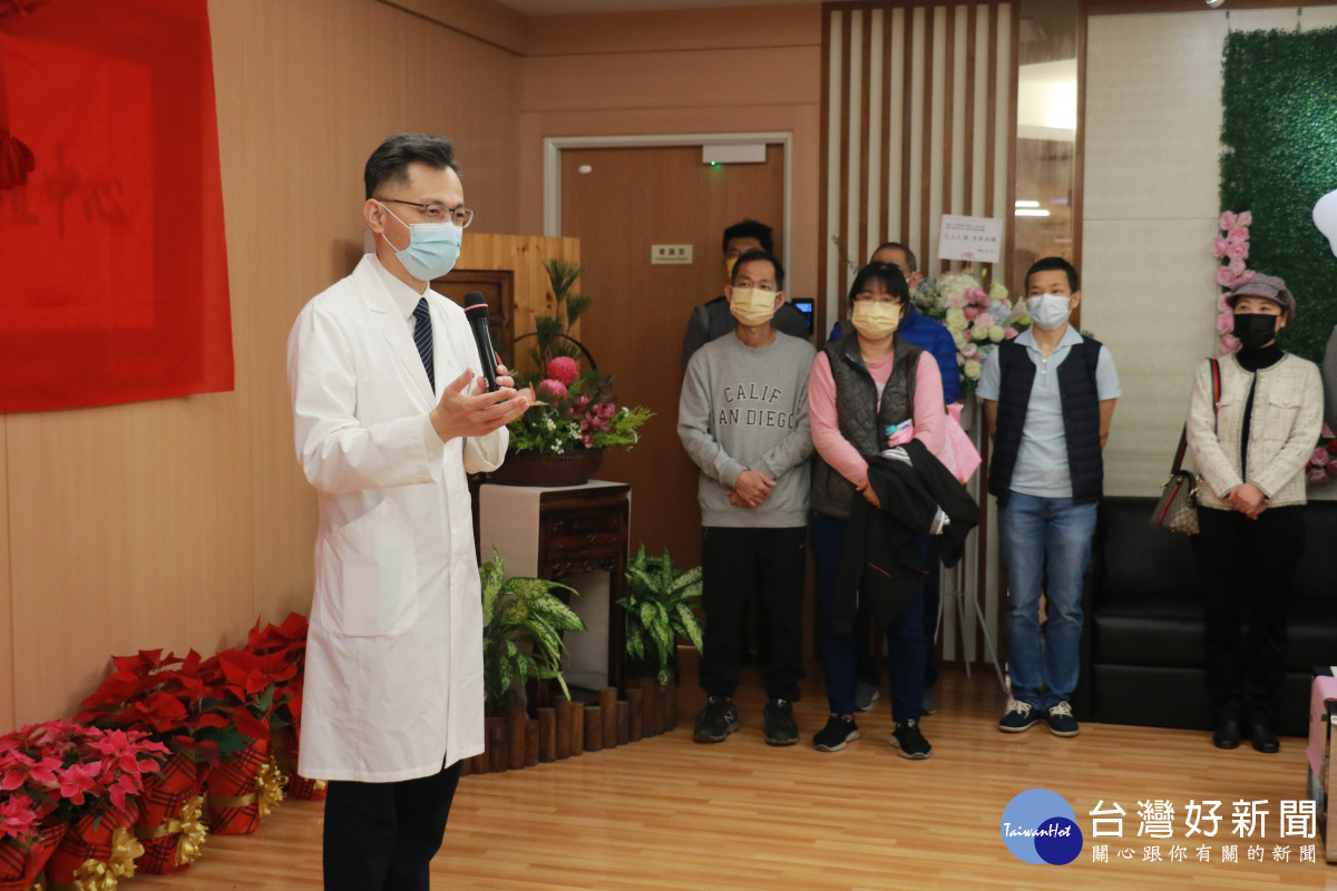 鄭紹彬主任表示，器官移植手術是團隊合作的成果，更是展現醫療品質的指標。