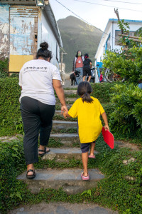 紅包傳愛，為資源缺乏的孩子送出紅包，使孩子們不再為經濟所困，擁抱更好的未來(台灣世界展望會提供)