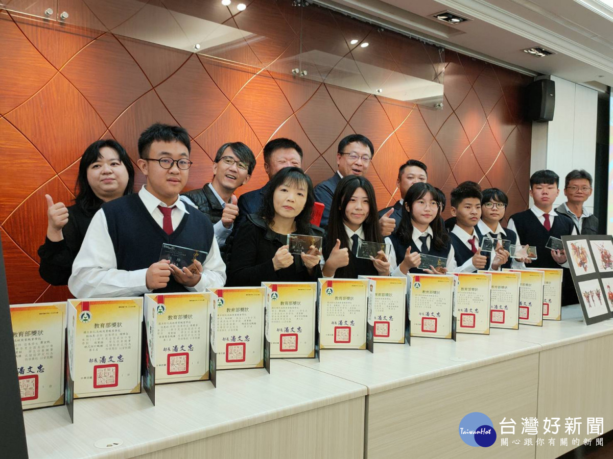 彰化高商參加111年全國商業類技藝競賽,亮麗成績再度稱霸全國。圖/記者鄧富珍攝