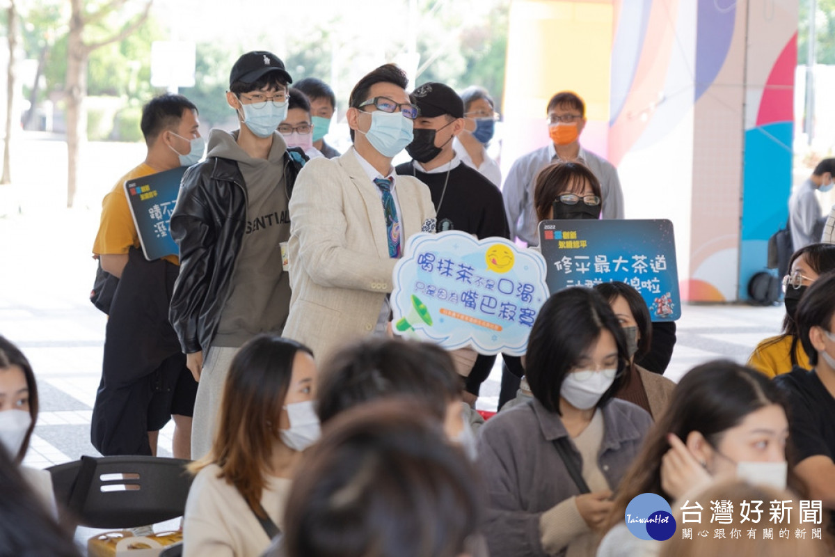 修平科技大學「《翻轉創新 永續修平》暨教學實踐研究計畫成果展」12/4-10日在樹德樓1樓登場。這次展出的作品包含教學實踐研究計畫、創意教具，以及來自全校各學院共17個師生成長社群相當多元豐富。(圖/修平科技大學)