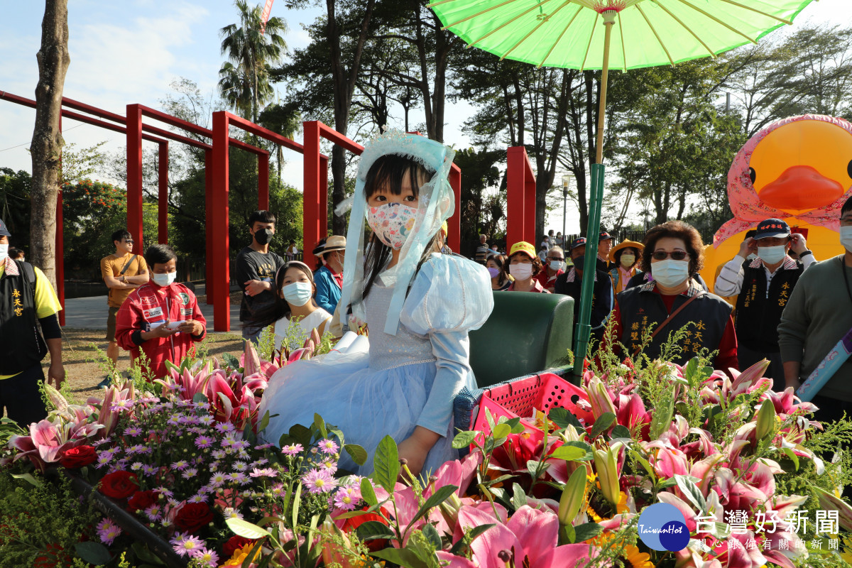 邁入第15年的「新港奉天宮國際媽祖文化節」， 今年首次在新港街面舉行藝術踩街／陳致愷翻攝