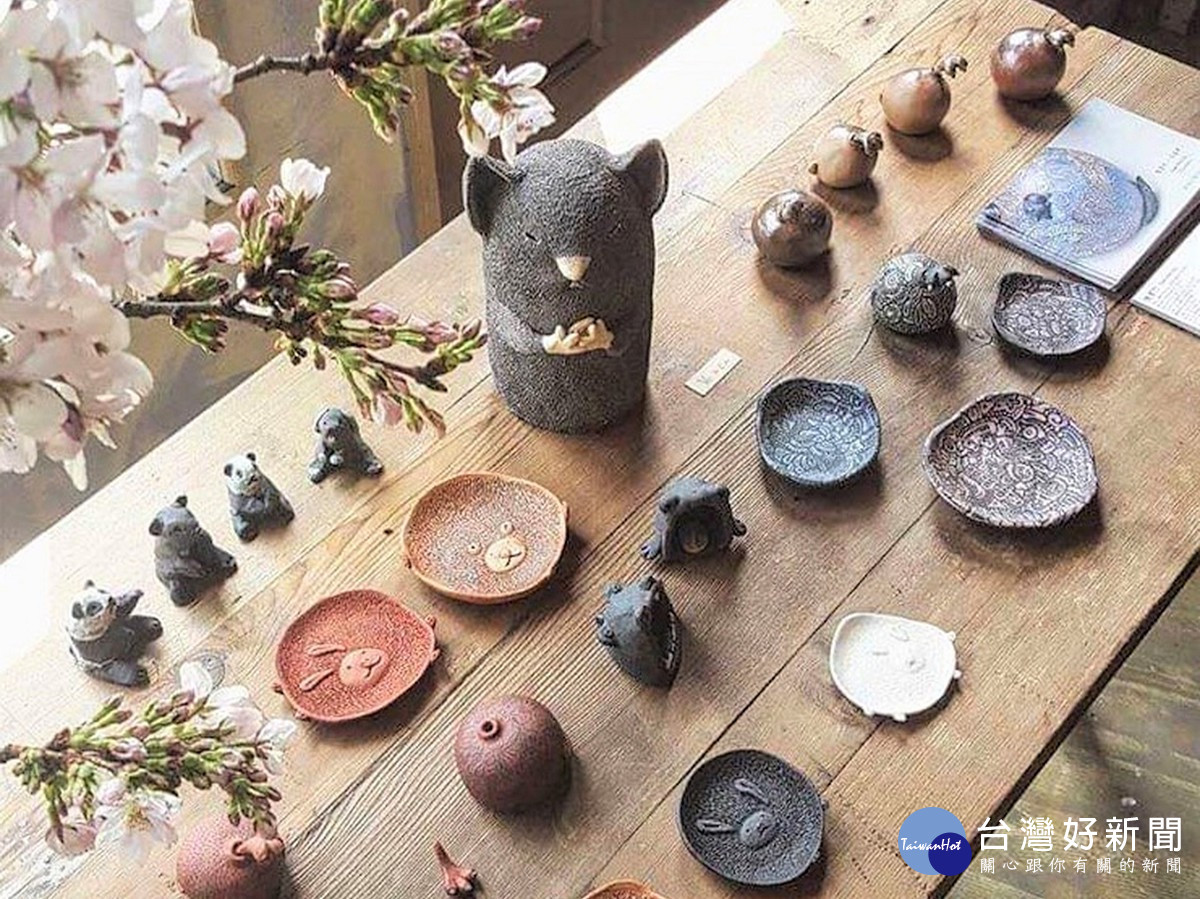 「2022鶯歌藝術季」集結40間質感風格品牌，在陶瓷藝術園區推出市集。圖為「陳韋竹 TA KE studio」陶藝作品