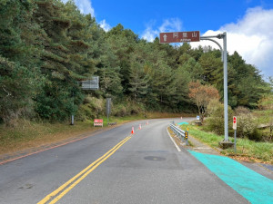 塔塔加公路背陽處冬季易結霜濕滑請減速慢行。