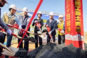 許立委林縣長等人為竹夢公園動工。（縣府提供）