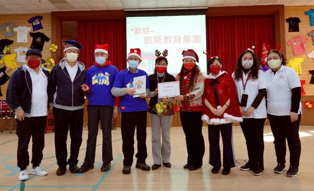 凱斯耶誕慈善園遊會盈餘全數捐贈予樂山教養院，並由凱斯幼兒園大班師生前往樂山代表致贈。