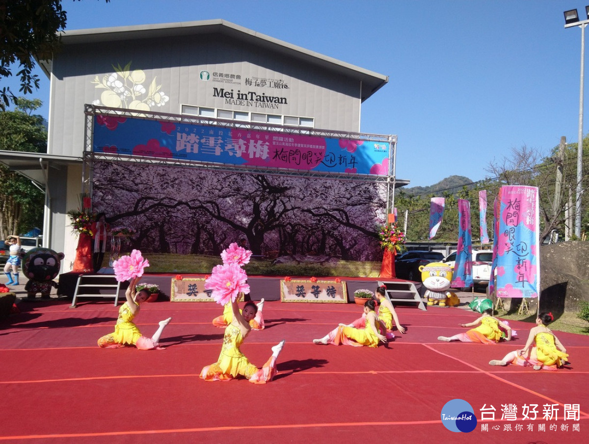 花開富貴迎新年（記者吳素珍攝）