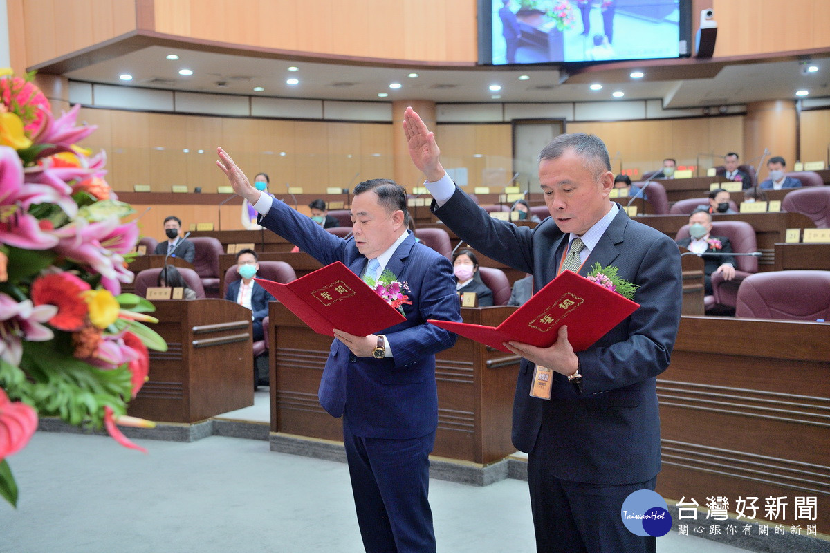 第三屆桃園市議會正、副議長邱奕勝、李曉鐘宣誓就職。