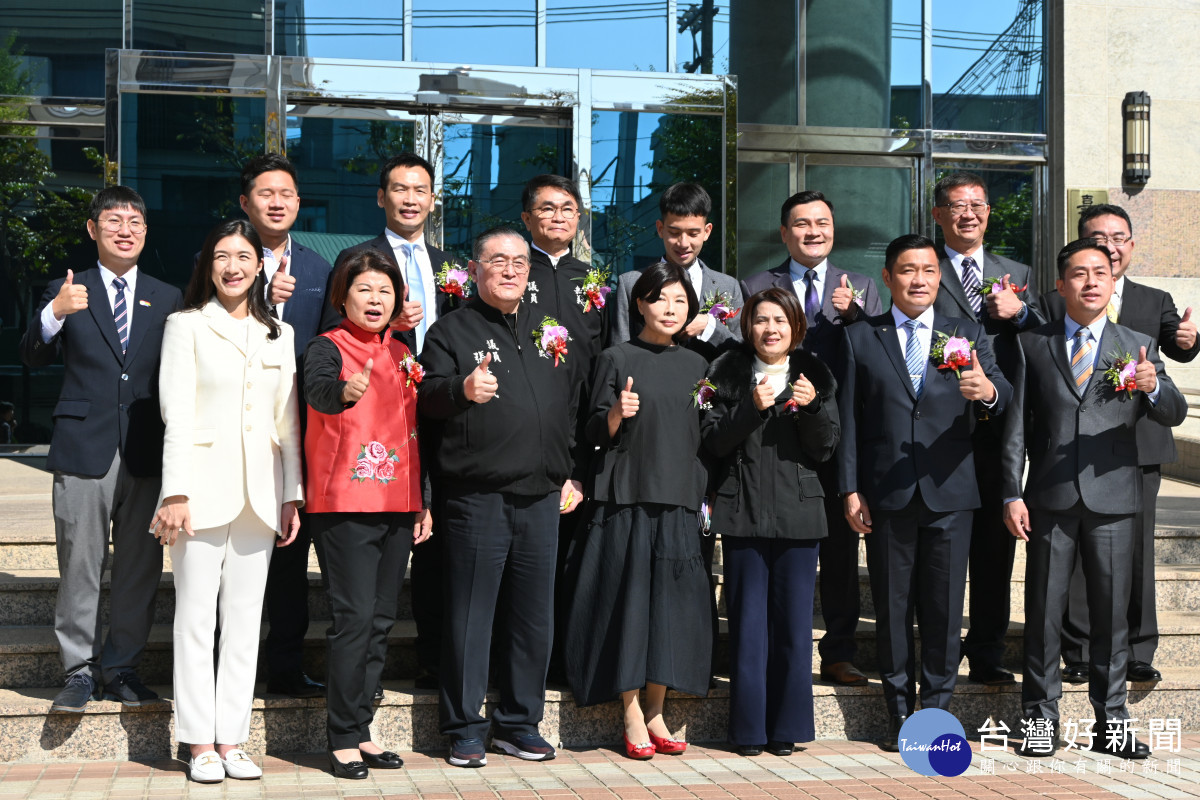 嘉義市第11屆議員於正副議長選舉後合影，多位議員在投票及開票後先行離開／陳致愷攝影