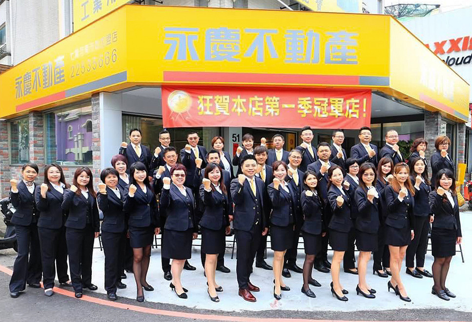 找對夥伴、選對加盟品牌的永慶不動產店東楊金玫，帶領團隊拿下「全台業績第三名」。