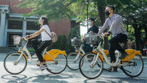 ▲高市大專院校以下學生騎乘YouBike2.0前30分鐘免費優惠，將延長至112年12月31日。（圖／記者 許高祥 攝）