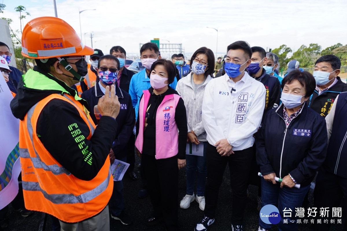 高速公路局第二新建工程處副處長卓高端簡報說明