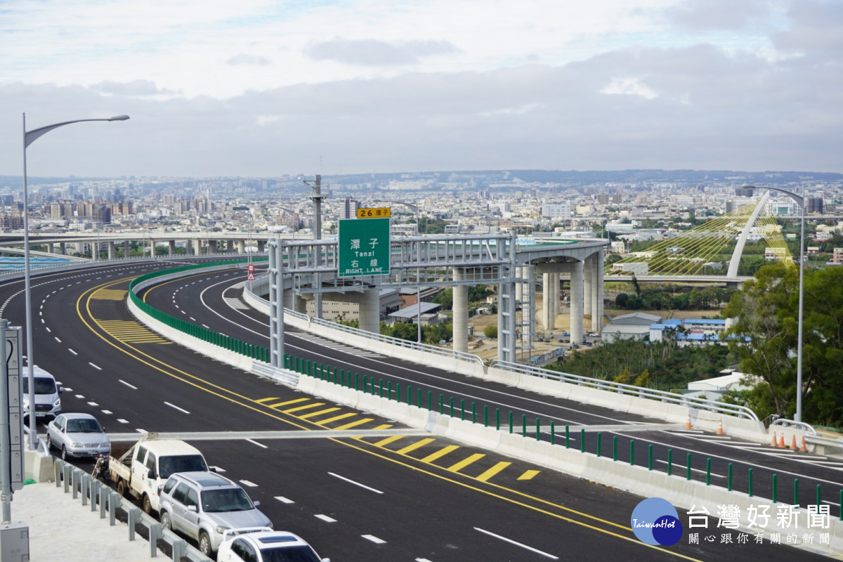 國道4號豐原潭子段工程耗時6年興建，全線11公里提早1年完工，預計明年1月16日通車。