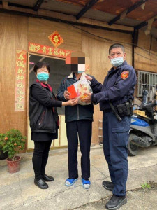 集集警歲未寒冬送暖揪甘心。