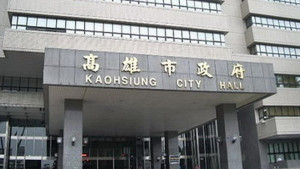 ▲高市府提出112年後疫情紓困10方案。