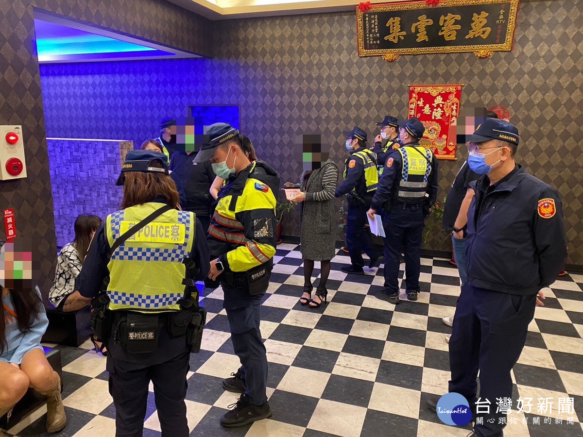 憲警出動臨檢維護治安。（南投分局提供）