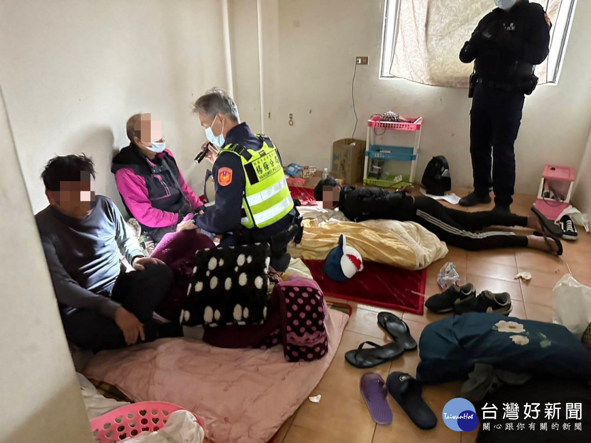 楊梅警分局查獲5名犯嫌救出5名被害人，現場查扣相關證物，全案訊後依法移送偵辦。<br />
<br />
