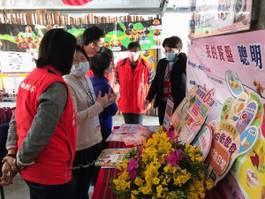 中華民國營養師公會全國聯合會評審委員一同至「眉原文化健康站」現場實地訪查。