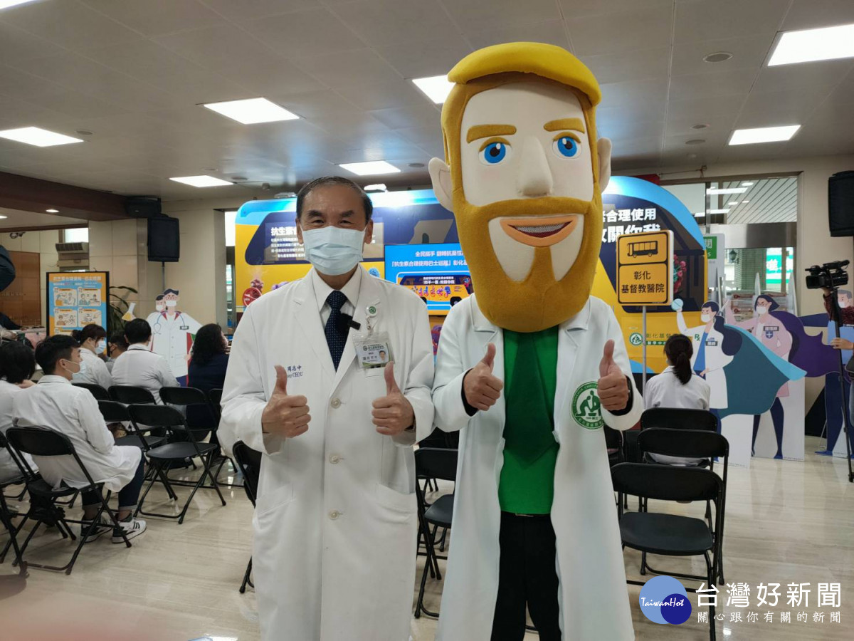 彰化基督教醫院為彰化、雲林、南投唯一一家醫學中心，響應「抗生素合理使用巴士巡迴展」進行衛教宣導。圖／記者鄧富珍攝