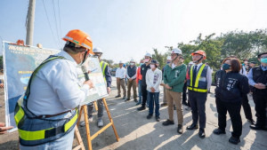 ▲陳其邁偕同水利署長賴建信視察抗旱鑿井整備。（圖／記者 許高祥 翻攝）