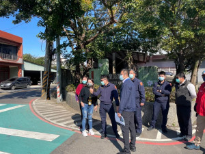 龍潭分局為了讓春節連假期間轄區交通順暢，特別盤點分析往年各易壅塞路段，會勘立即改善。