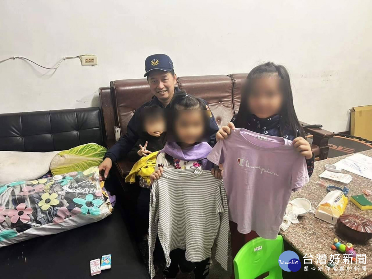 臺西警關懷弱勢家庭幕冬衣送暖,孩童開心過新年鞥/臺