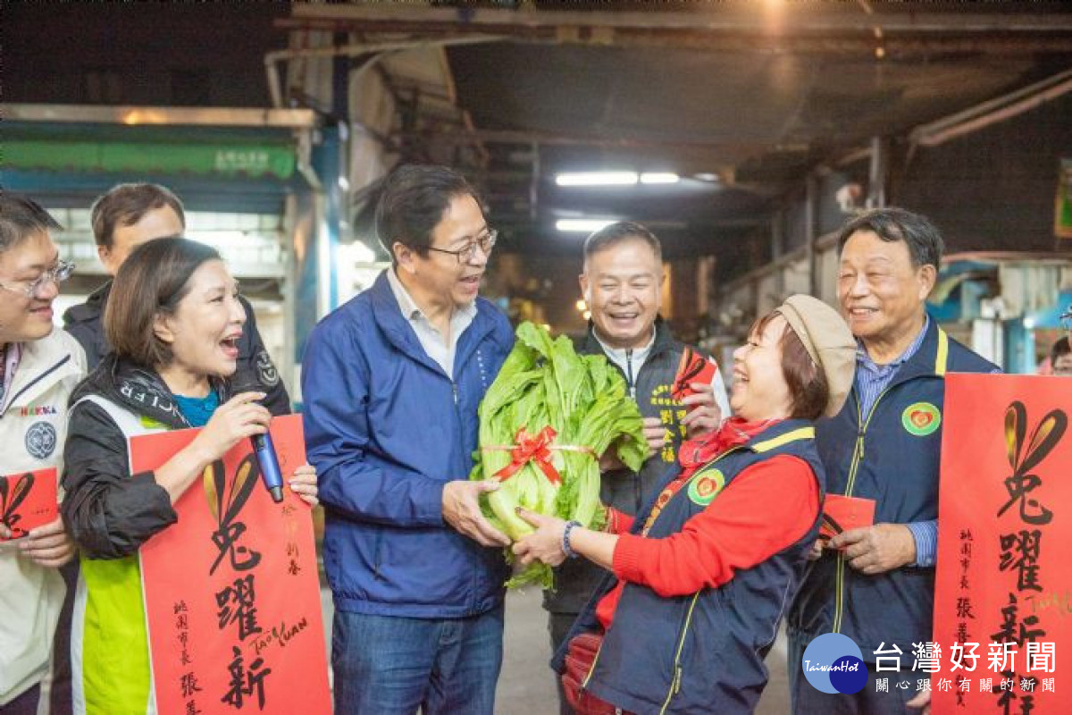  芥菜又稱「長年菜」，具有長長久久之美意，是除夕圍爐必備菜餚。