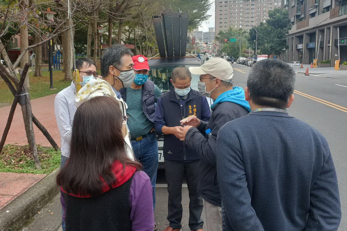 中壢區五權里一帶無水可用，桃園市政府經發局長張誠會台水人員現揚檢測了解。