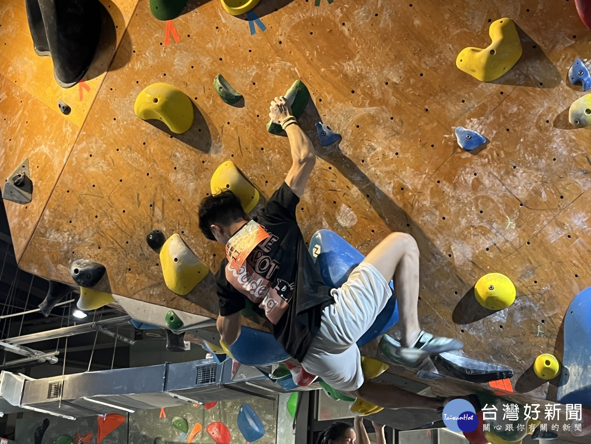台中市運動局推廣攀岩新興運動。