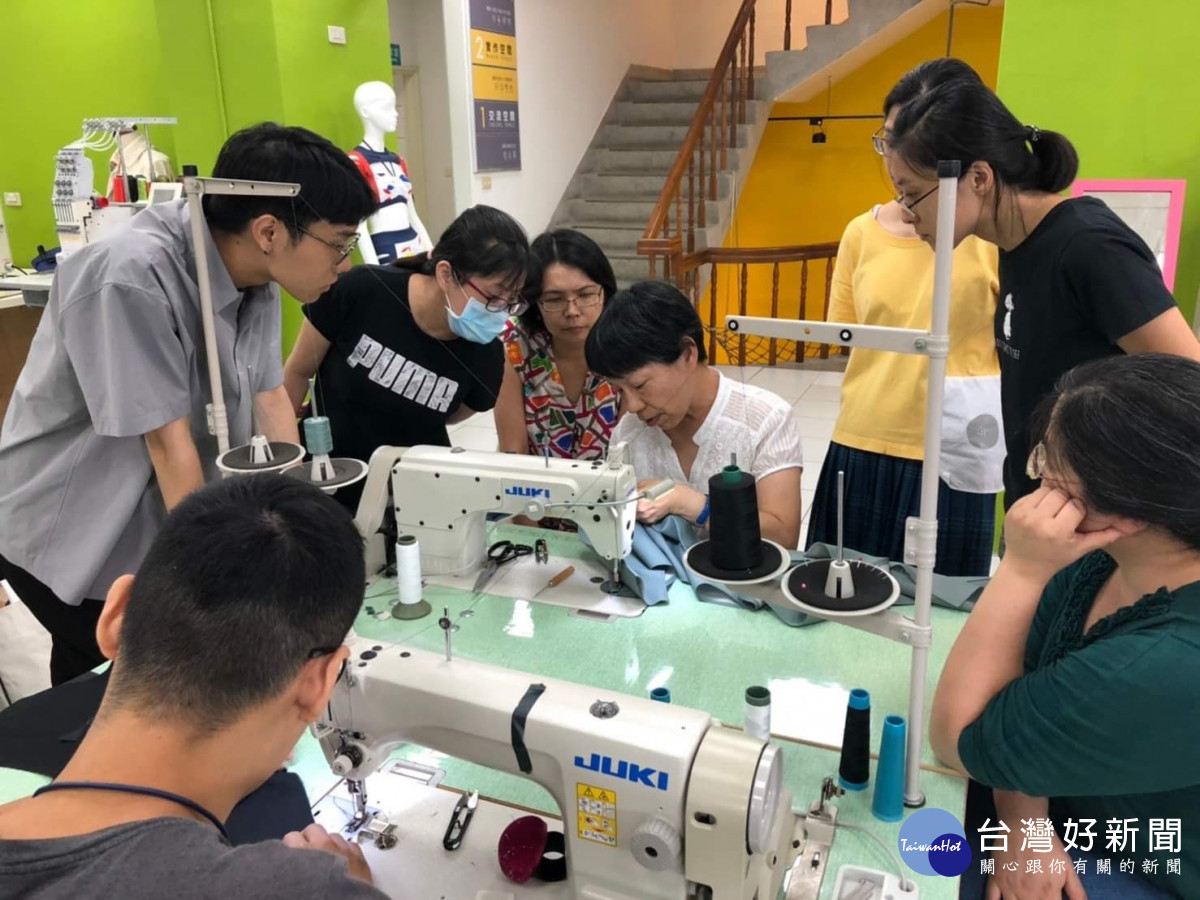 衣啟飛翔創客基地開設基礎「機台操作及認證」體驗課程,讓有興趣的大眾都可報名參加。