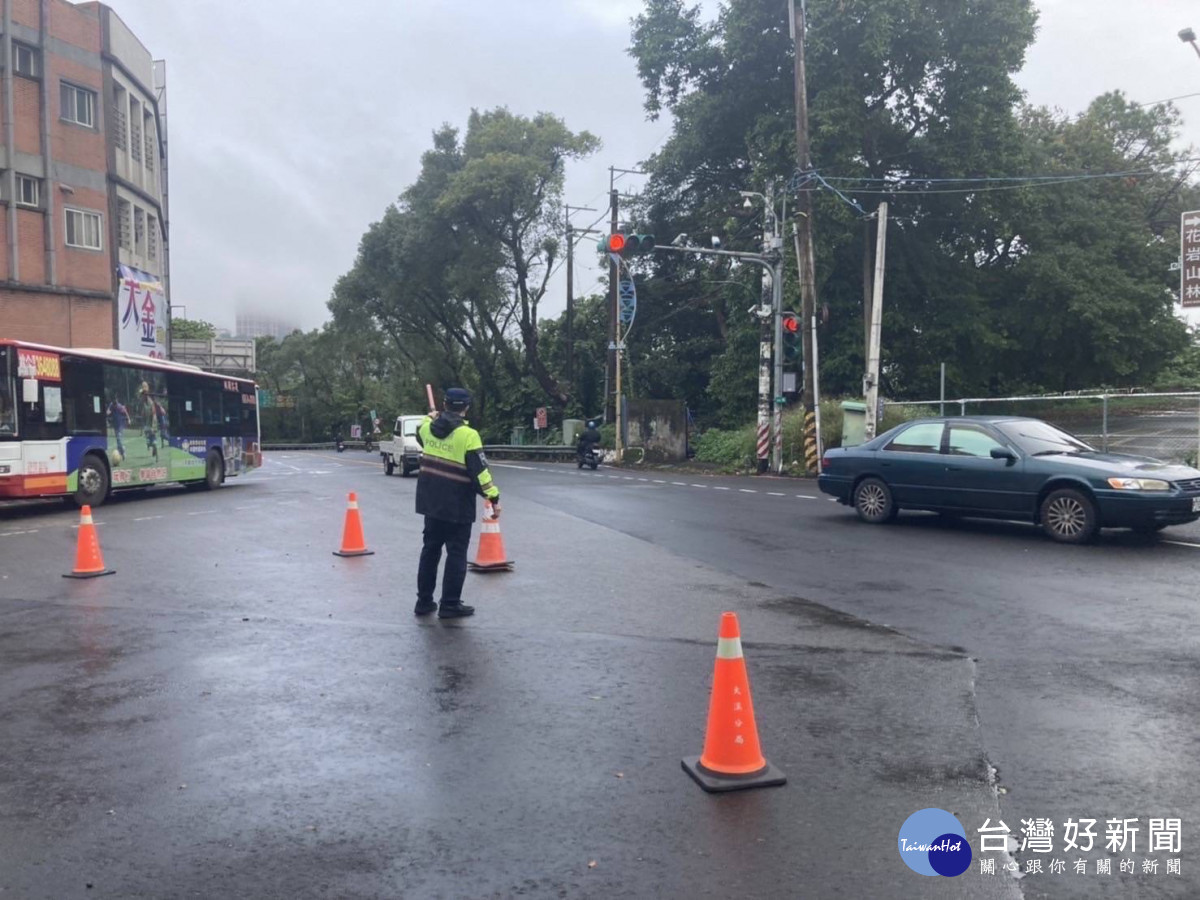 桃園市政府警察局業規劃加強交通疏導計畫並針對「酒後駕車、超速、闖紅燈」加強執法。<br />
<br />
