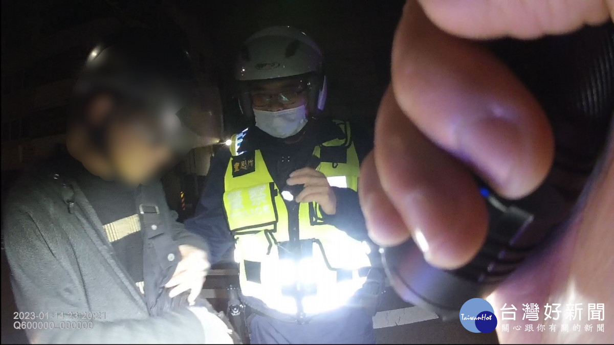警方攔查雙載騎士,查獲41歲陳男身兼「五條通」,將其逮捕歸案。