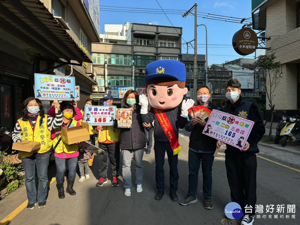 大園警分局春節治安不打烊，市場防搶、防詐騙、防竊及防假鈔宣導。<br />
<br />
