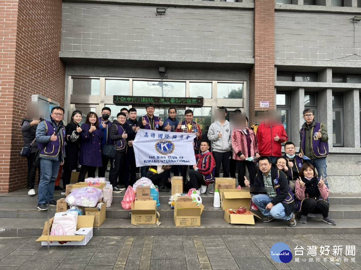 八德警結合熱心里長及民間團體，歲末寒冬送暖關懷弱勢。