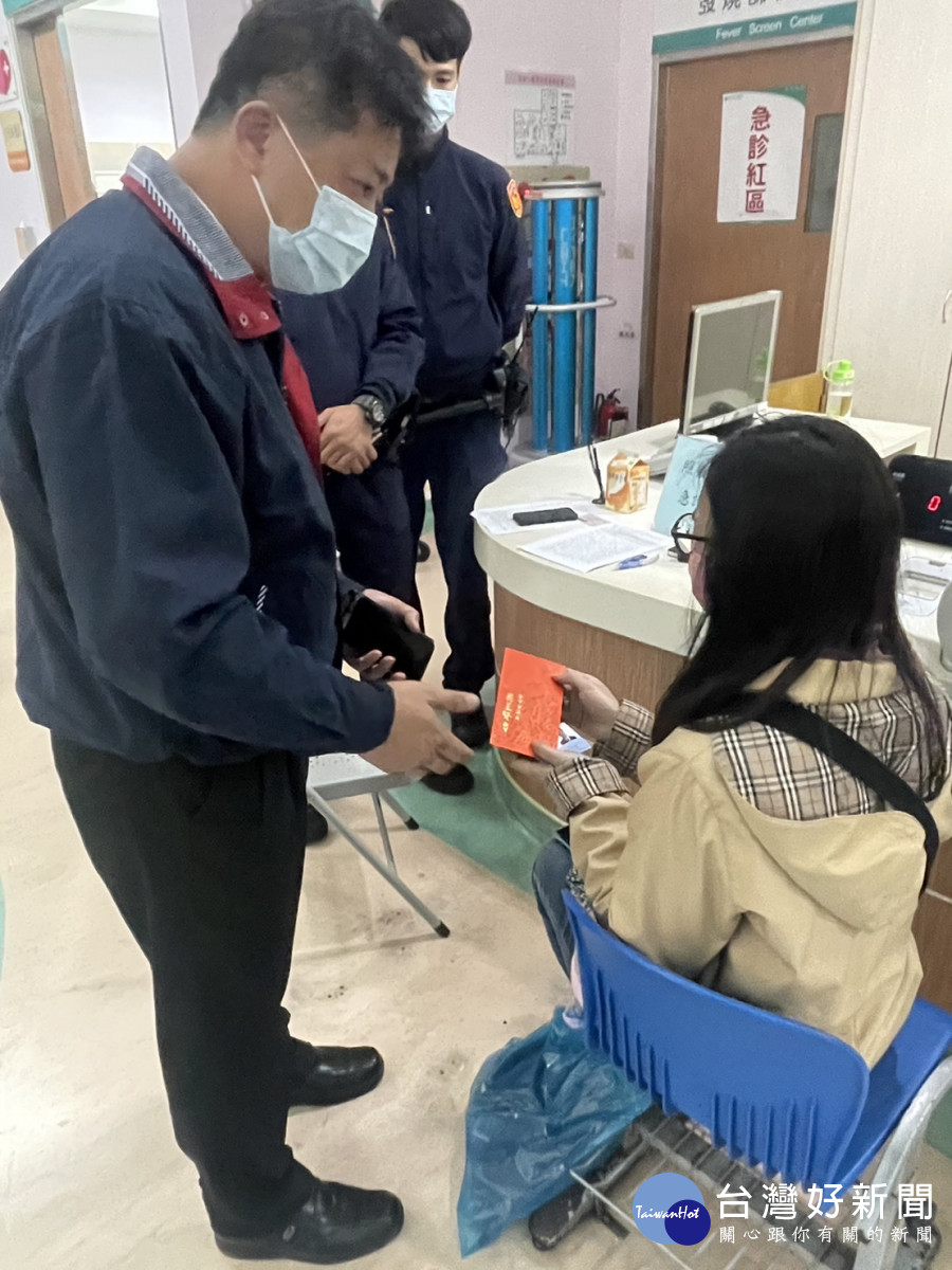台中市議員吳呈賢前往醫院關懷傷者及家屬。