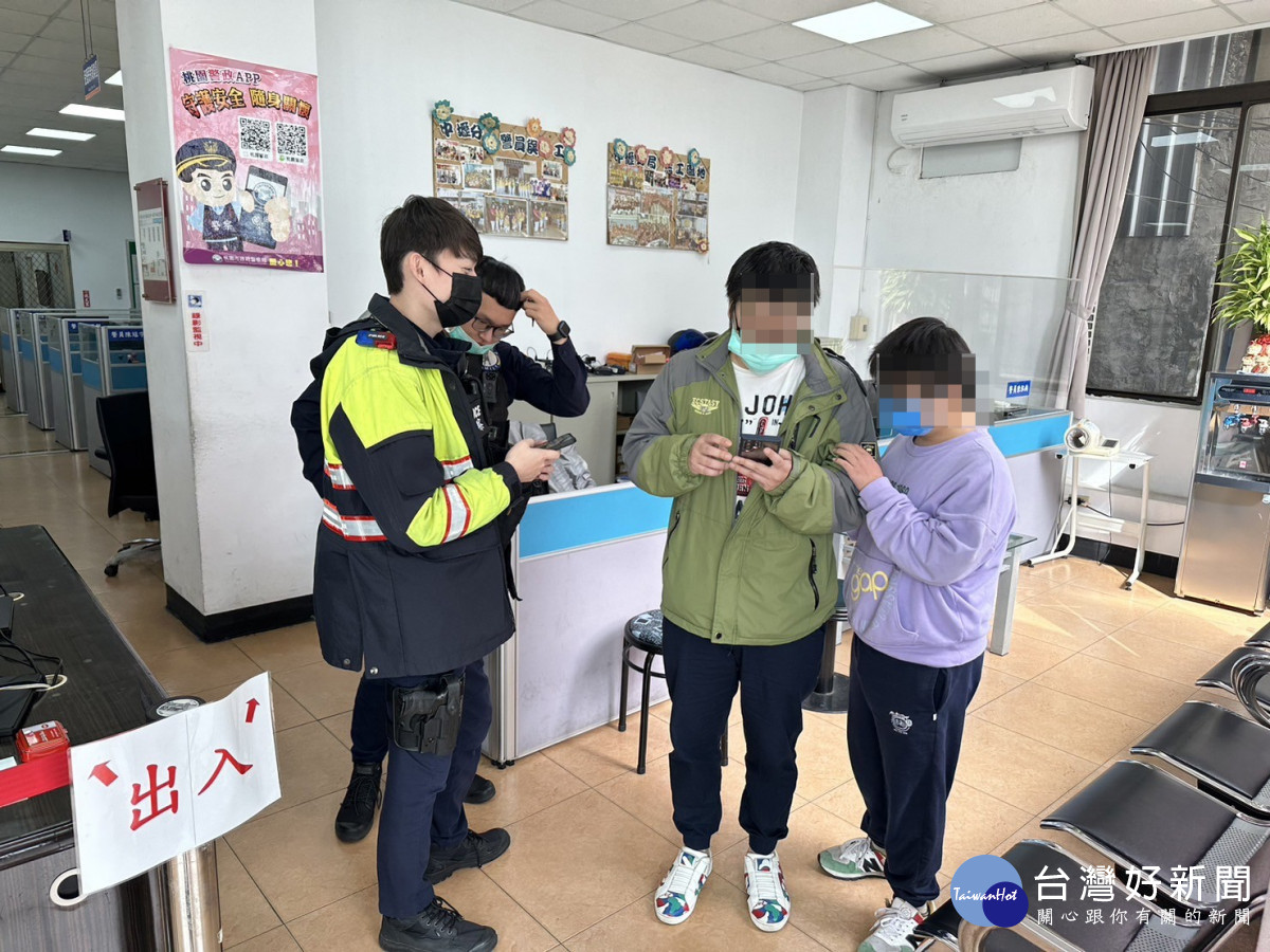 男童隨父採買年貨走失，警20分鐘尋獲助返家過年。