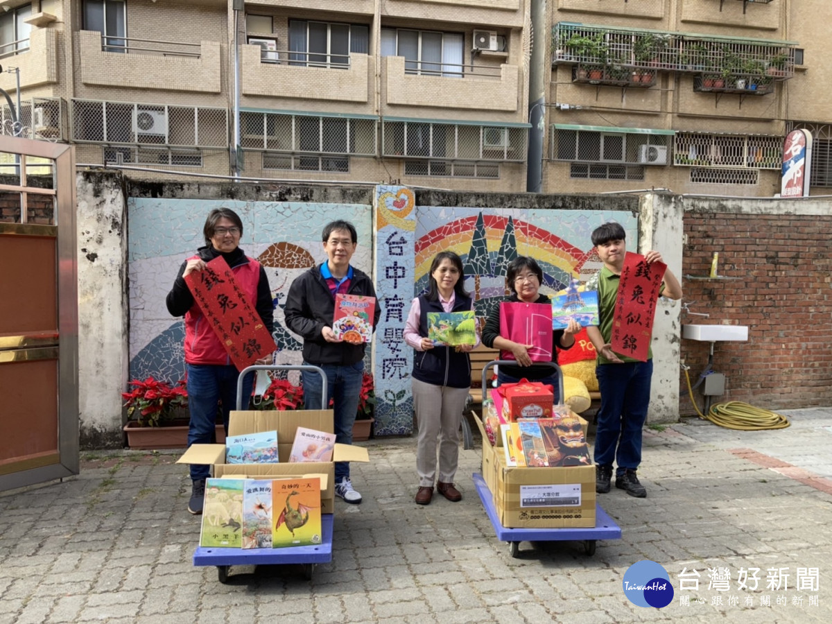 台中市中西區清潔隊「BOOK」思議 回收童書送暖育幼院