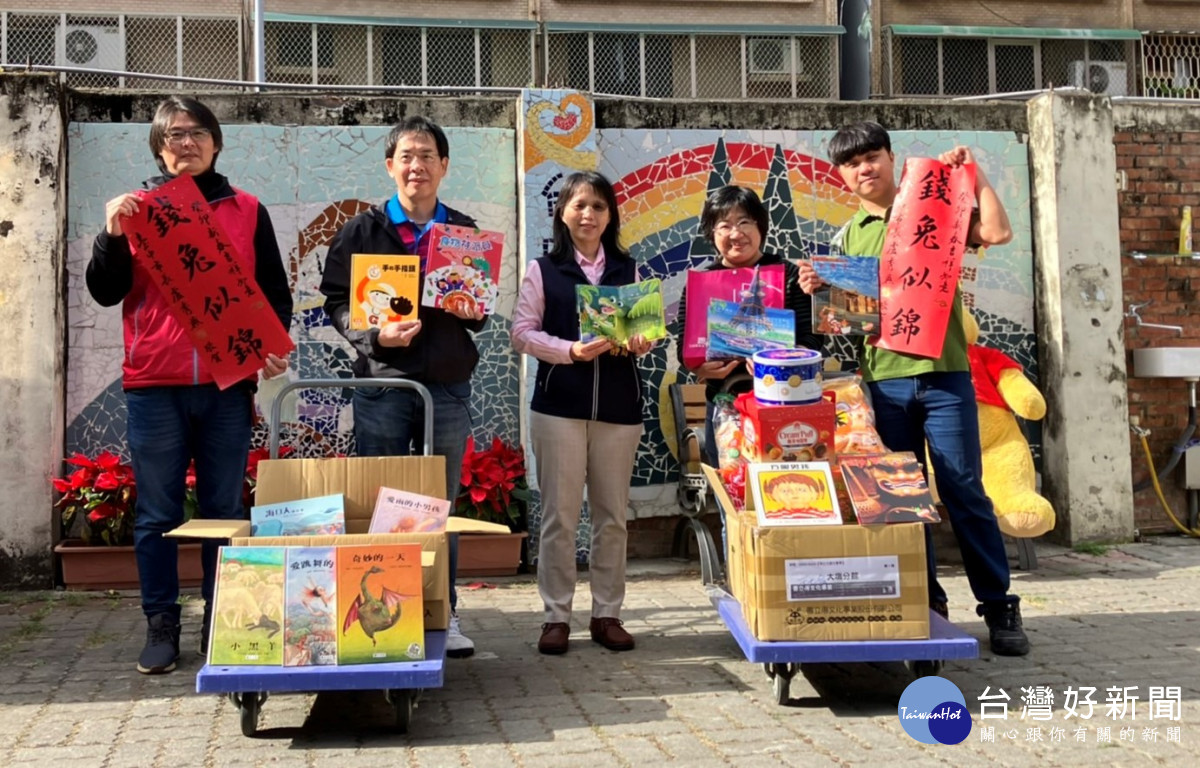 台中市中西區清潔隊「BOOK」思議 回收童書送暖育幼院