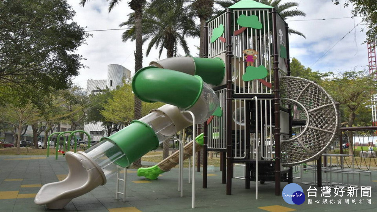 ▲九如公園打造獼猴樹屋遊戲籠，並經檢驗符合兒童遊戲場設施安全管理規範，成為一處極富地方特色的遊戲場域。（圖／記者 許高祥 翻攝）