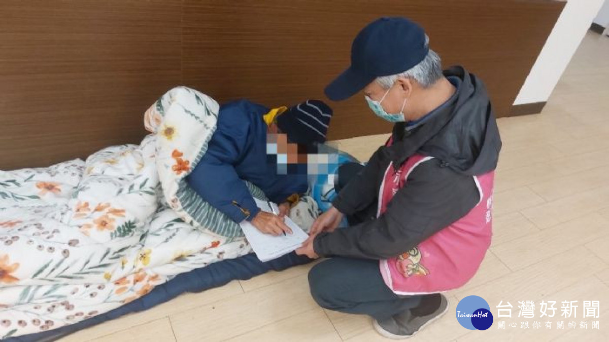 社會局密切關懷街友與弱勢家庭,持續開設街友避寒站。